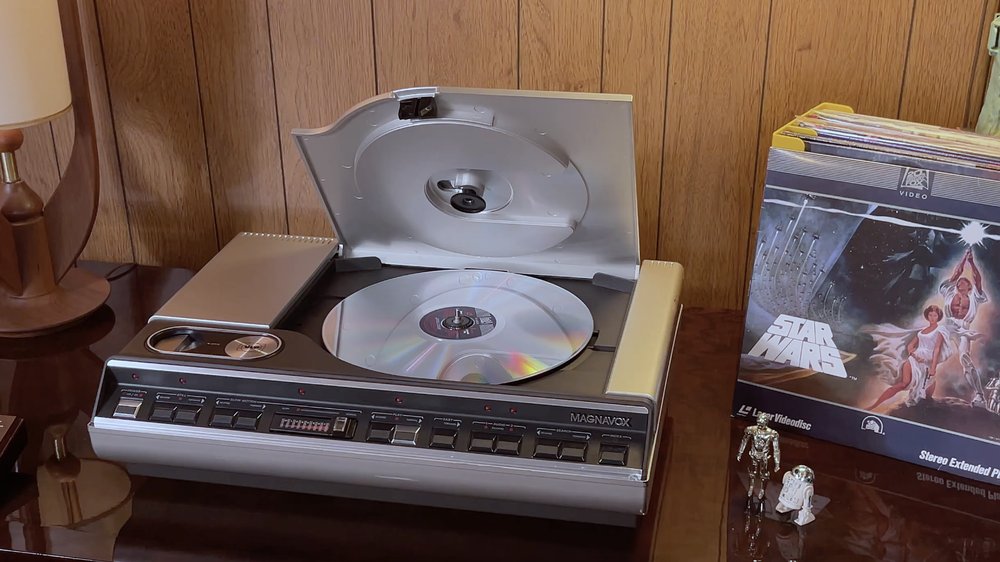 Lecteur LaserDisc Magnavox ouvert, disque en place